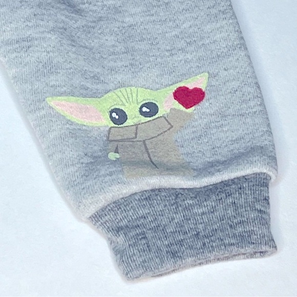 STAR WARS MANDELORIAN 2pc Unisex Infant Set with Baby YODA Gray & Red NEW! - Picture 6 of 8